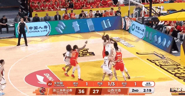Bsports必一体育-奈特单挑孙铭徽被夹击直接抢断,法耶又丢篮板山西落后11分