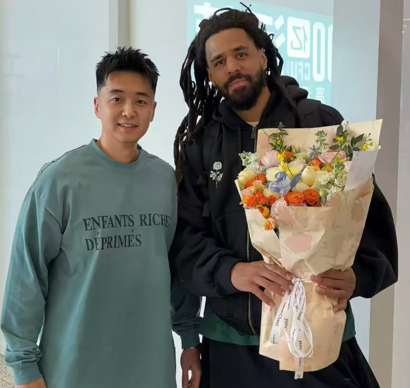 必一运动 b 体育-同曦不愧是网红大队!签说唱歌手J Cole,已跟队训练,历史第一档
